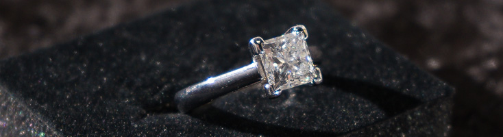 18ct White Gold Tapered Half Round Ring
