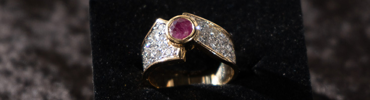 18ct Yellow Gold Ruby Ring