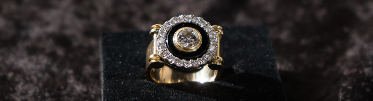 18ct Yellow & White Gold Diamond & Onyx Ring