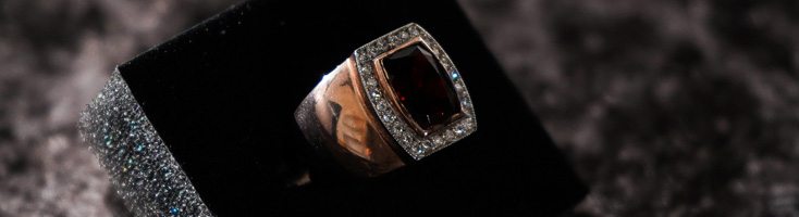9ct Rose & White Gold Garnet & Diamond Ring