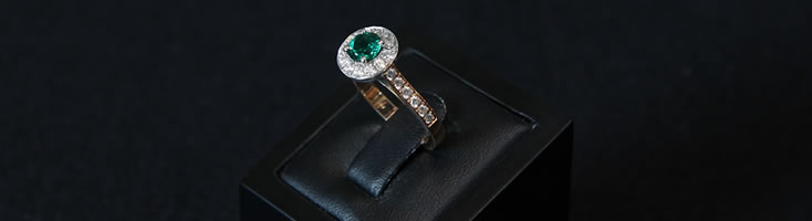 18ct Rose Gold Ring with White Gold cluster setting claw set in centre
