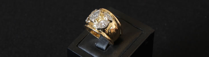 18ct yellow gold diamond ring with half round shank & raised half round edges
