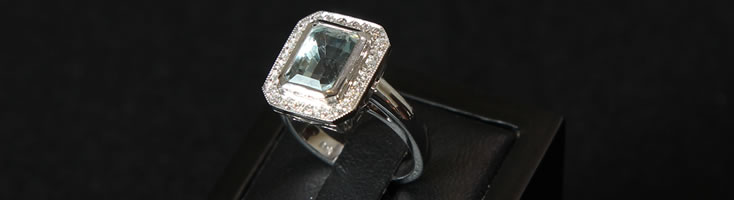 9ct white gold tapered half round band ring 